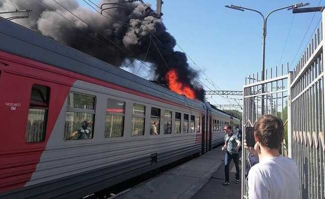 ЧП на Октябрьской железной дороге: Пожар и задержки из-за ошибки локомотивных бригад