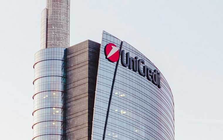 Raiffeisen и UniCredit: продажи российских активов под угрозой из-за санкционных рисков