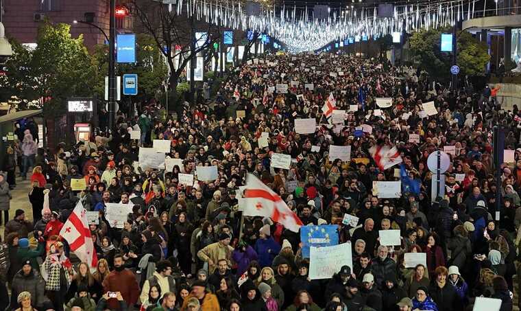 В Тбилиси снова начались массовые протесты: оппозиция требует перевыборов в парламент