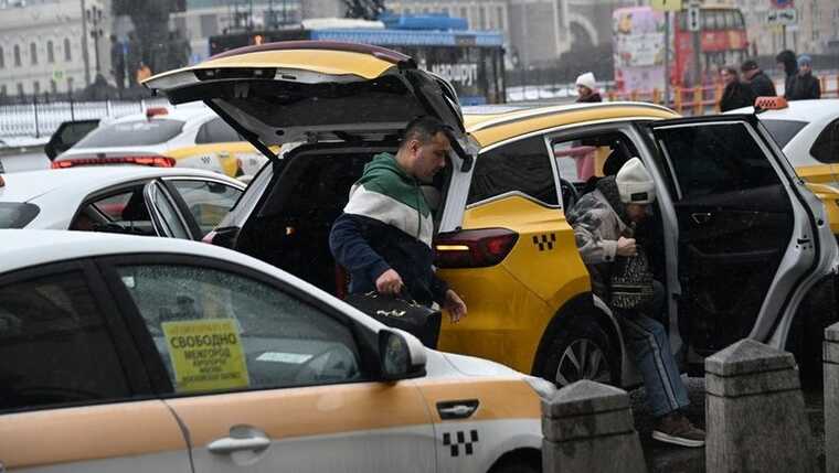 В Шереметьево задержаны подозреваемые в хищении денег у участников СВО