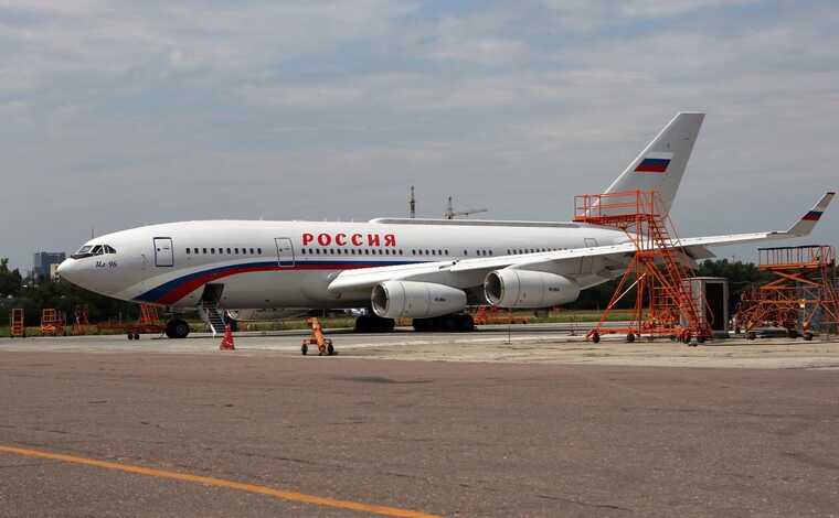 Российская делегация прилетела в Стамбул на старом военном самолете
