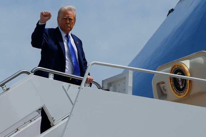 Президент США Трамп уехал, не приняв участия в переговорах Украины и России в Турции