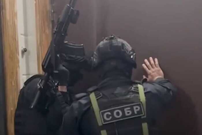 Полиция раскрыла преступное сообщество, легализовавшее миллиард рублей через банковские карты