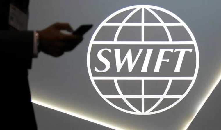 ЕС рассматривает отключение от SWIFT более 20 российских банков