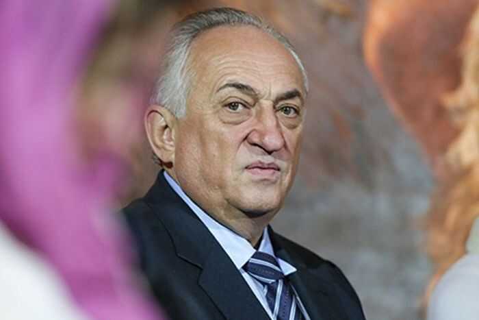 Миллиардер и бывший приближённый Кремля Василий Анисимов исчезает из публичного поля после возможного отравления