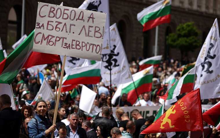 Тысячи людей вышли на протест в Софии против перехода на евро в 2026 году