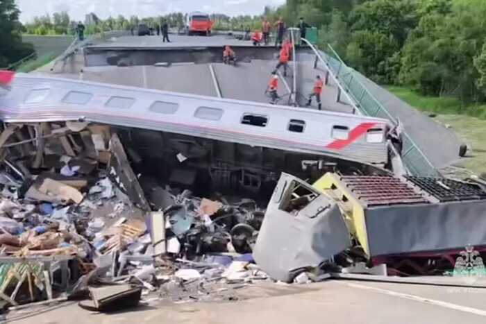 Девушка, пережившая крушение поезда в Брянской области, описала, как вагон летел набок и пассажиры выбирались через окна