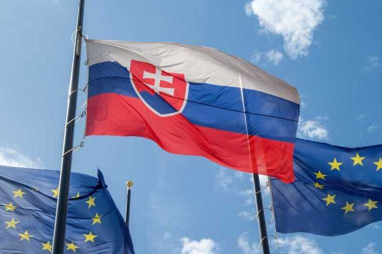 Словацкий парламент запретил правительству поддерживать новые санкции против России