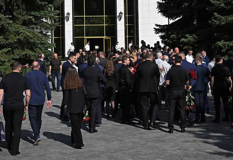 Агентство РИА удалило материал о венке Путина на похоронах Старовойта