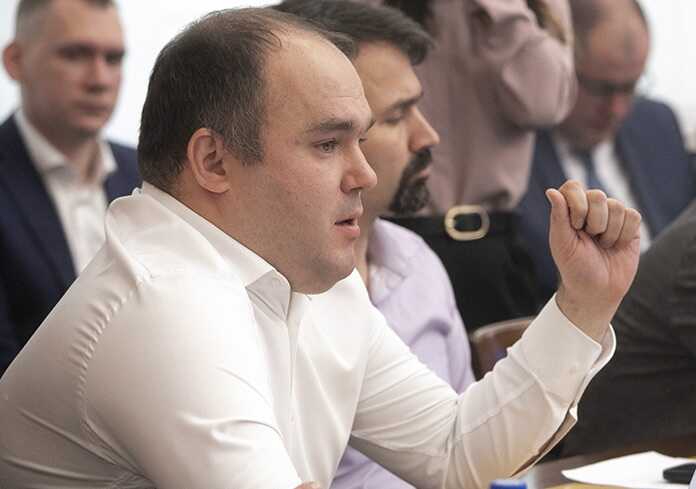 Оппозиционный депутат Александр Бурмистров оказался нежеланным и вытеснен из КПРФ Новосибирска