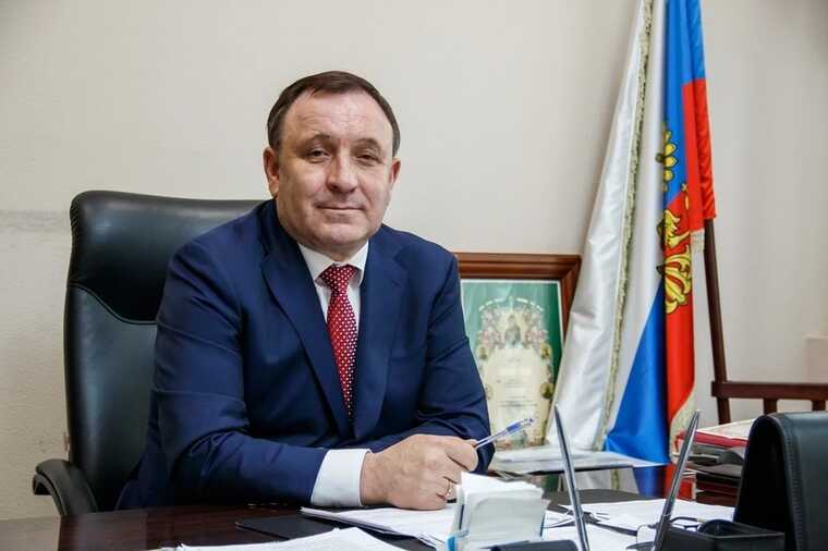 Леонид Фролов: мэр Иркутского района с диагнозом «умственная отсталость» и склонностью к алкоголю и оружию