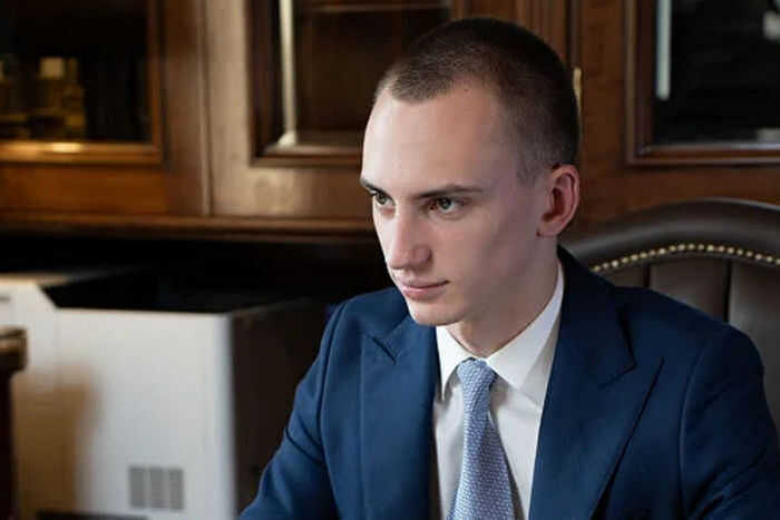 «Мигалки по блату»: крестник Валентины Матвиенко попался на незаконном эскорте и срочно зачистил Telegram