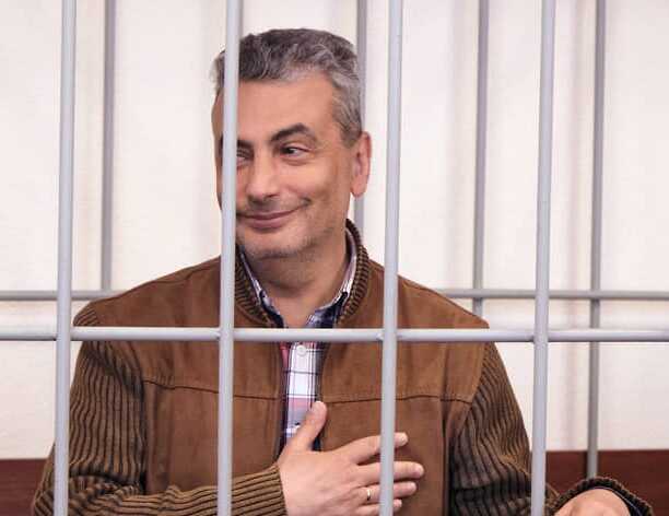 Суд продлил домашний арест Льву Шлосбергу по делу о «дискредитации» армии