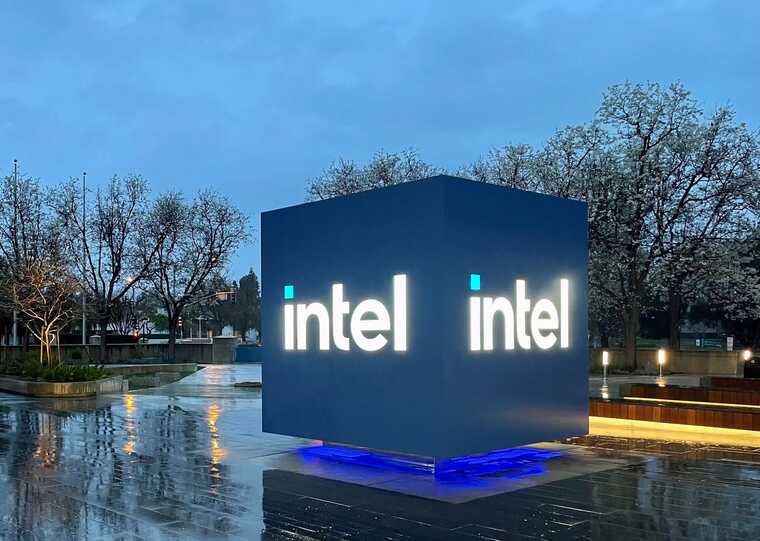 Трамп требует отставки главы Intel из-за связей с армией Китая