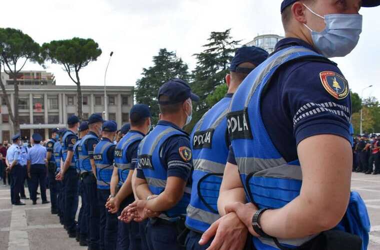 Albanian police arrested 10 suspects in a major international drug trafficking and money laundering case