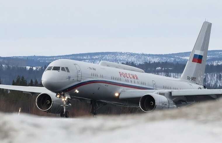Самолет Ил-96 СЛО "Россия", связанный с кокаиновым скандалом, вылетел в Анкоридж на саммит Трампа и Путина