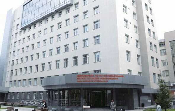 Десятки миллионов рублей, золото и часы: топ-менеджеров центра Мешалкина обвиняют в коррупции