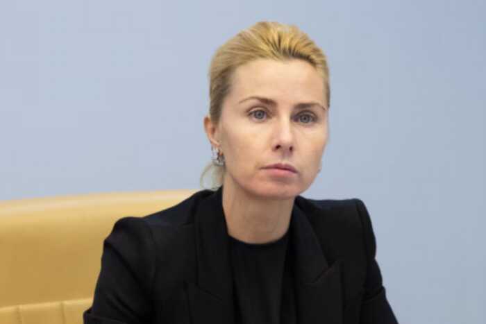 Жена главы МЧС России Елена Мильская заменила священнослужителей в крестном ходе у Кувуклии