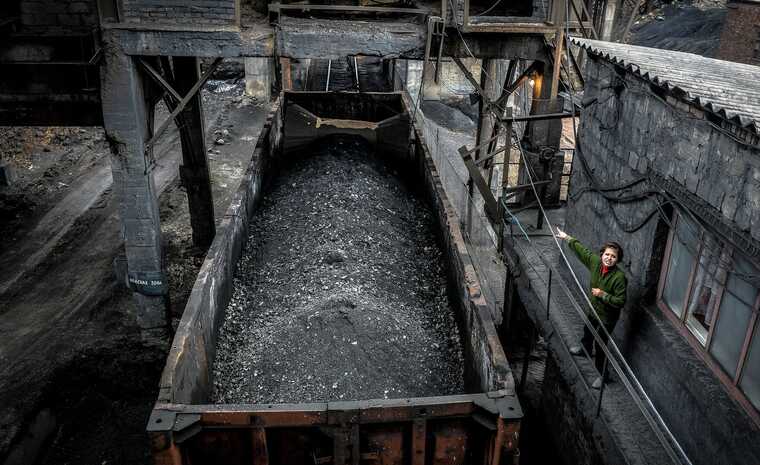 Китай скупает шахты по всему миру