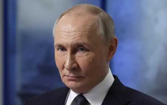 Путин активно сообщает мировым лидерам о своих переговорах с Трампом