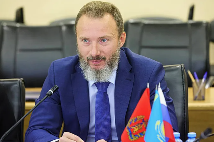 Серый кардинал пяти губернаторов Серый кардинал пяти губернаторов qtriqqeiqxqidrrmf